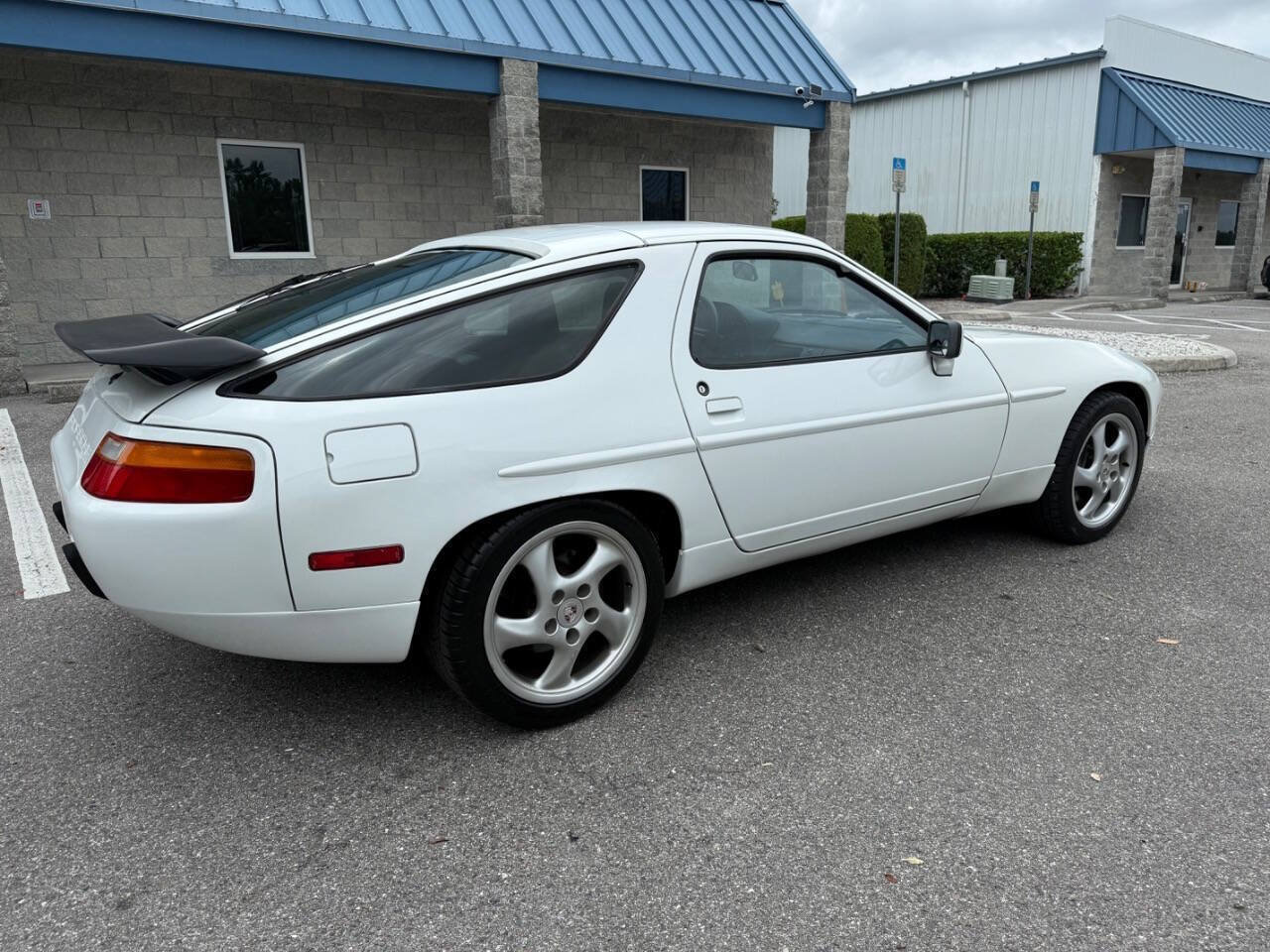 Used 1987 Porsche 928 S4 RWD image 7