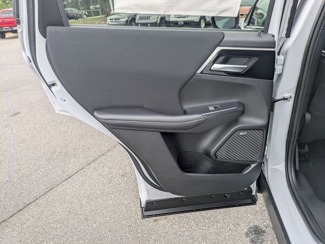 New 2025 Mitsubishi Outlander ES image 25