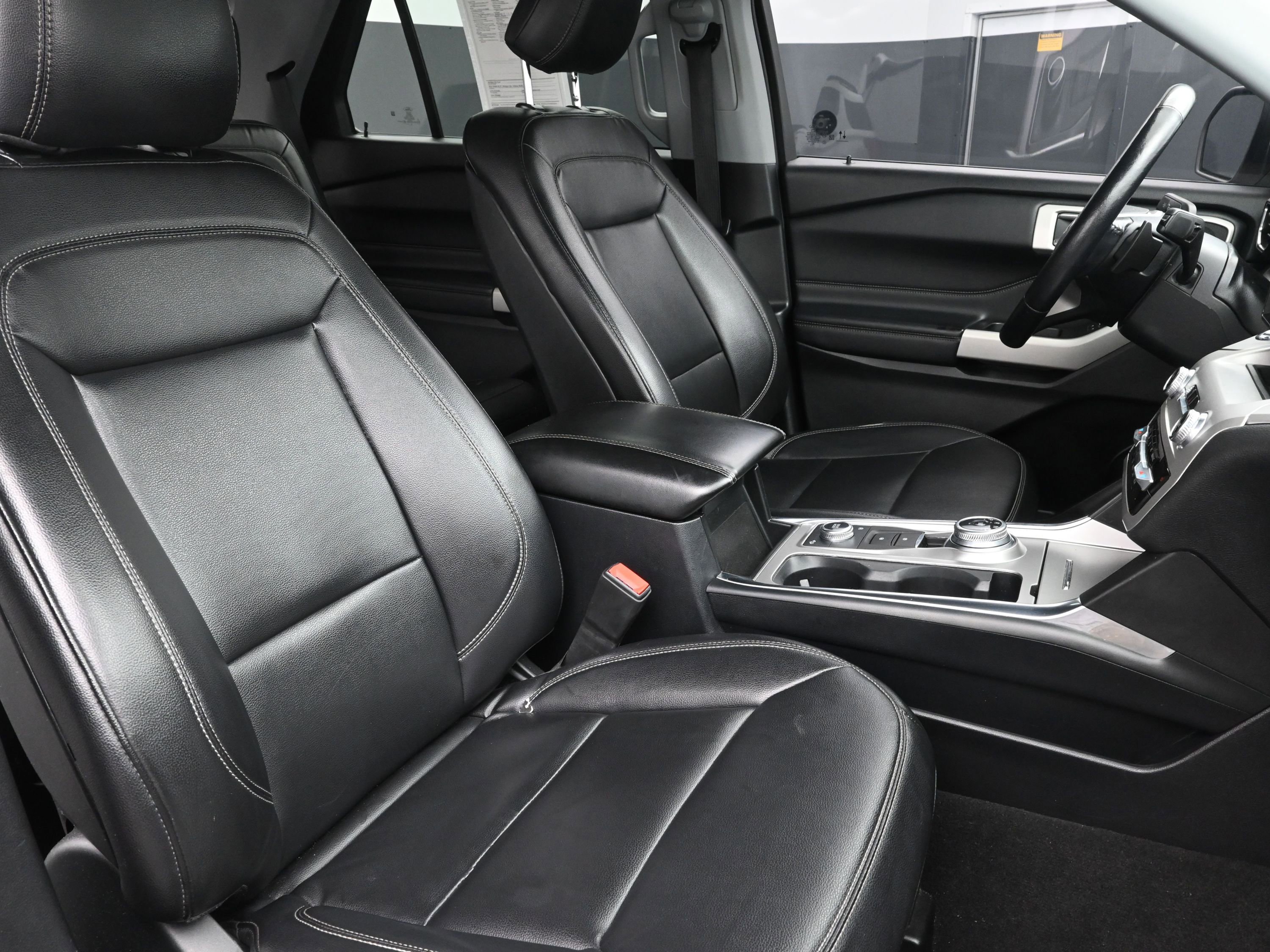 Used 2020 Ford Explorer XLT w/ Equipment Group 202A image 29