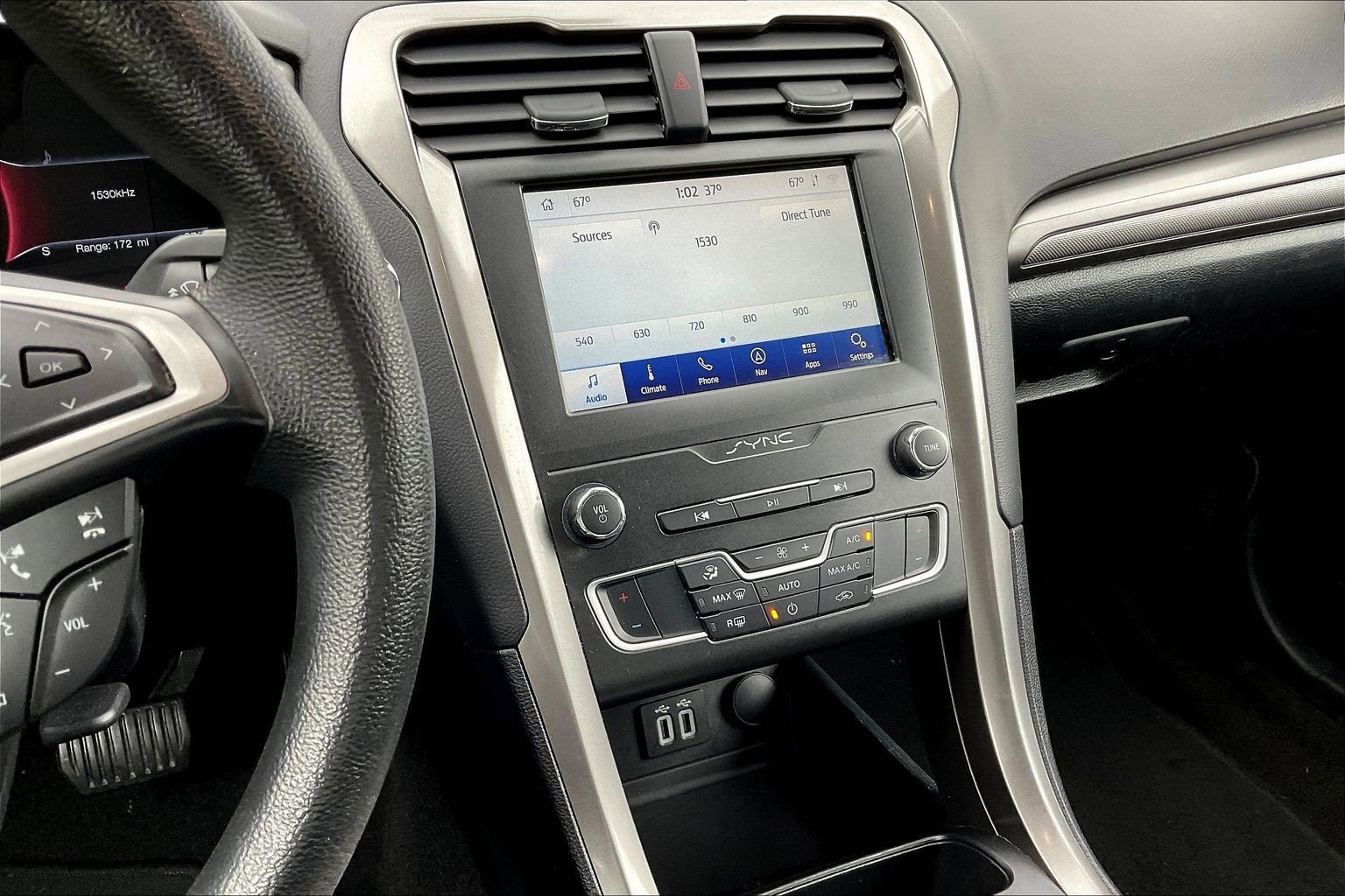 Used 2020 Ford Fusion SE image 9
