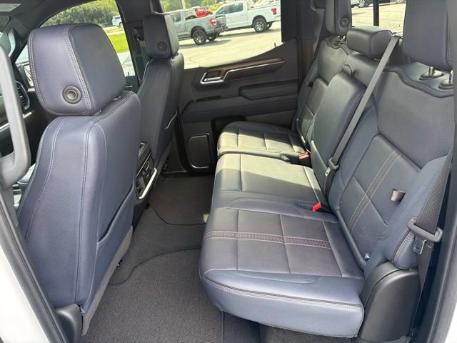 Used 2024 Chevrolet Silverado 1500 High Country w/ Technology Package AWD/4WD image 17