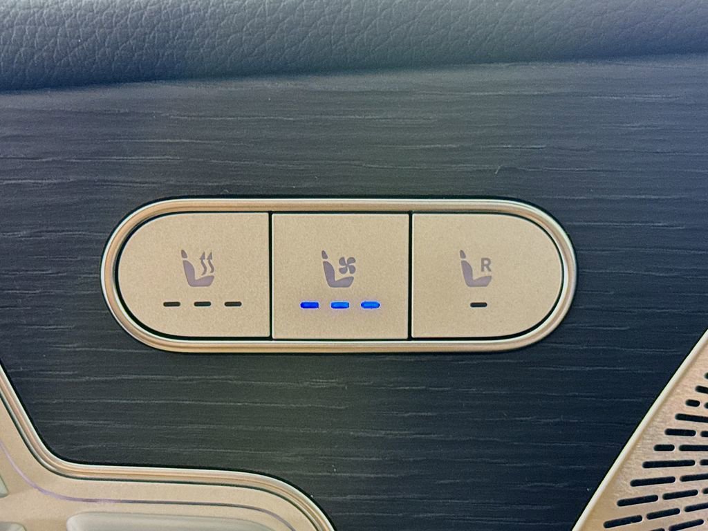 New 2026 Mercedes-Benz GLS 450 4MATIC image 21