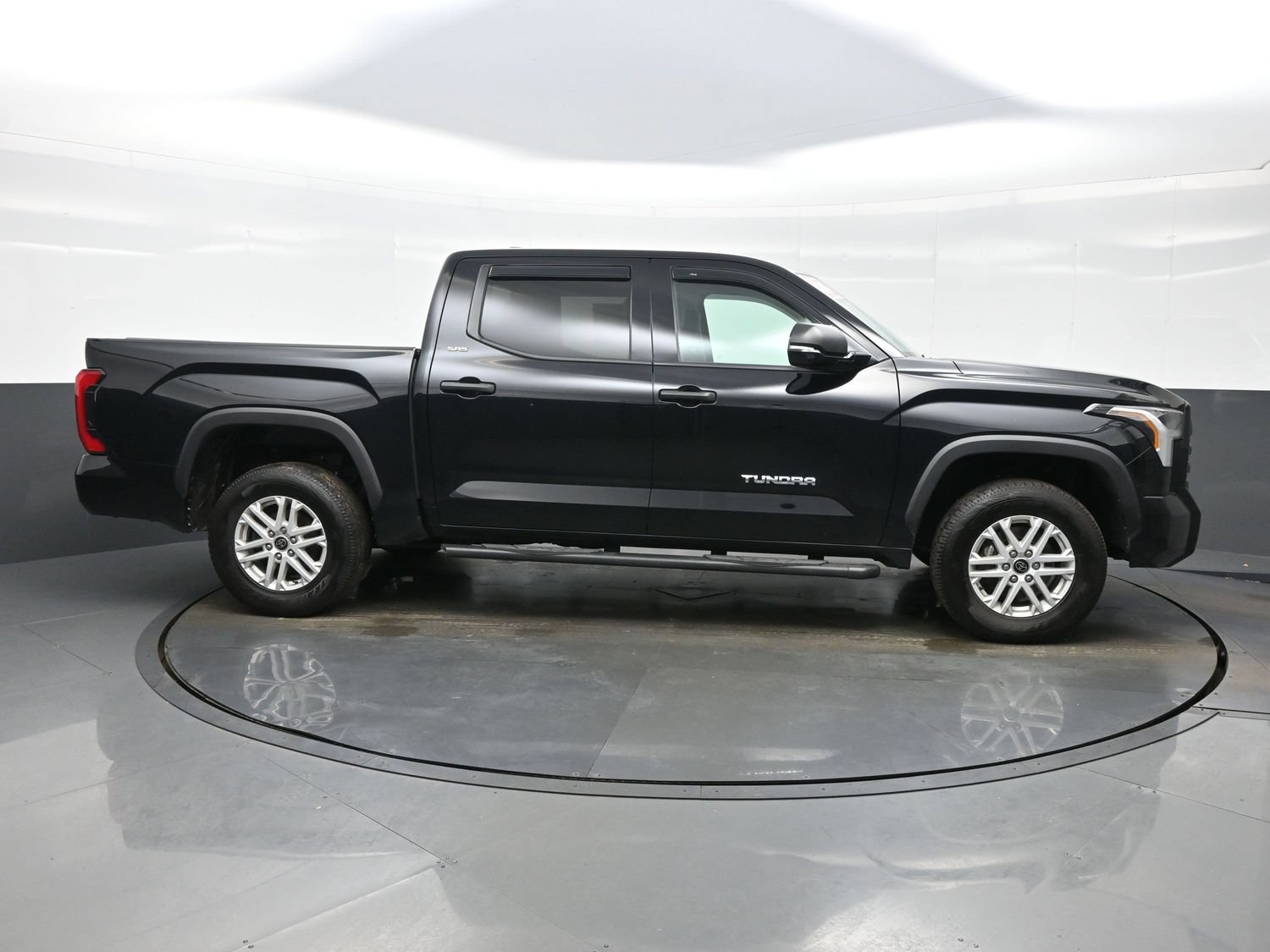 Used 2023 Toyota Tundra SR5 w/ SR5 Convenience Package AWD/4WD image 7