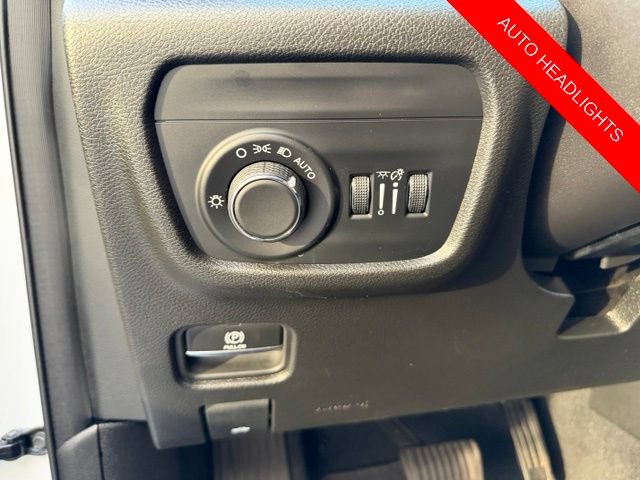 Used 2023 Jeep Grand Cherokee Altitude AWD/4WD image 30