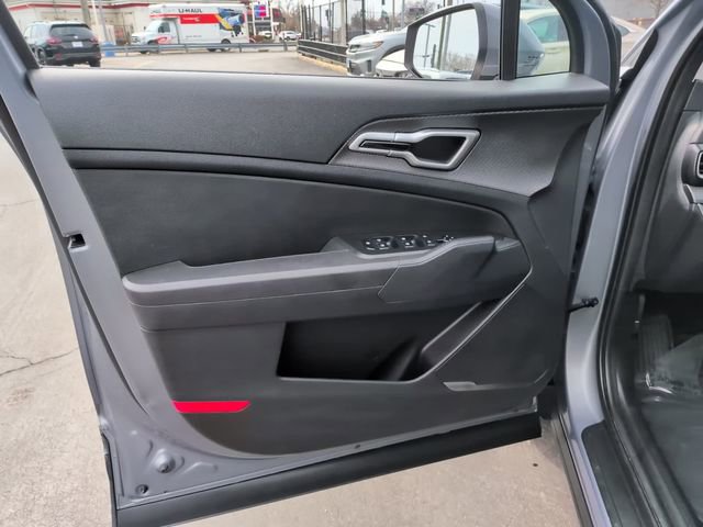Used 2025 Kia Sportage LX image 18