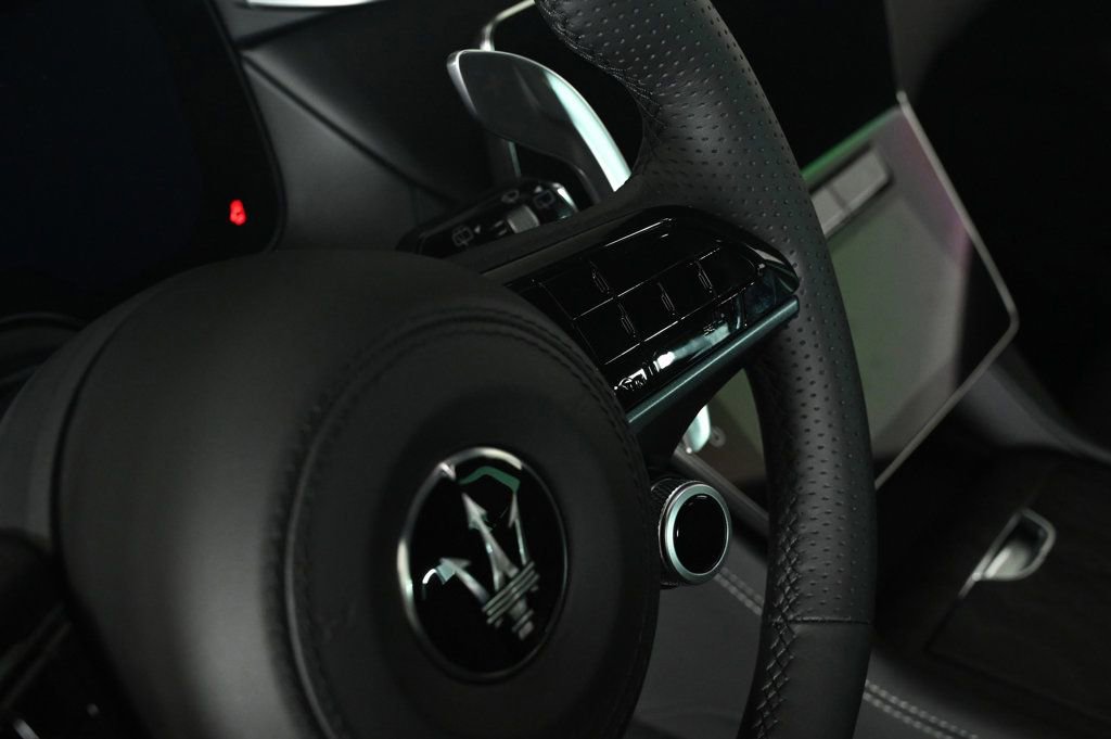 Used 2025 Maserati Grecale GT image 19