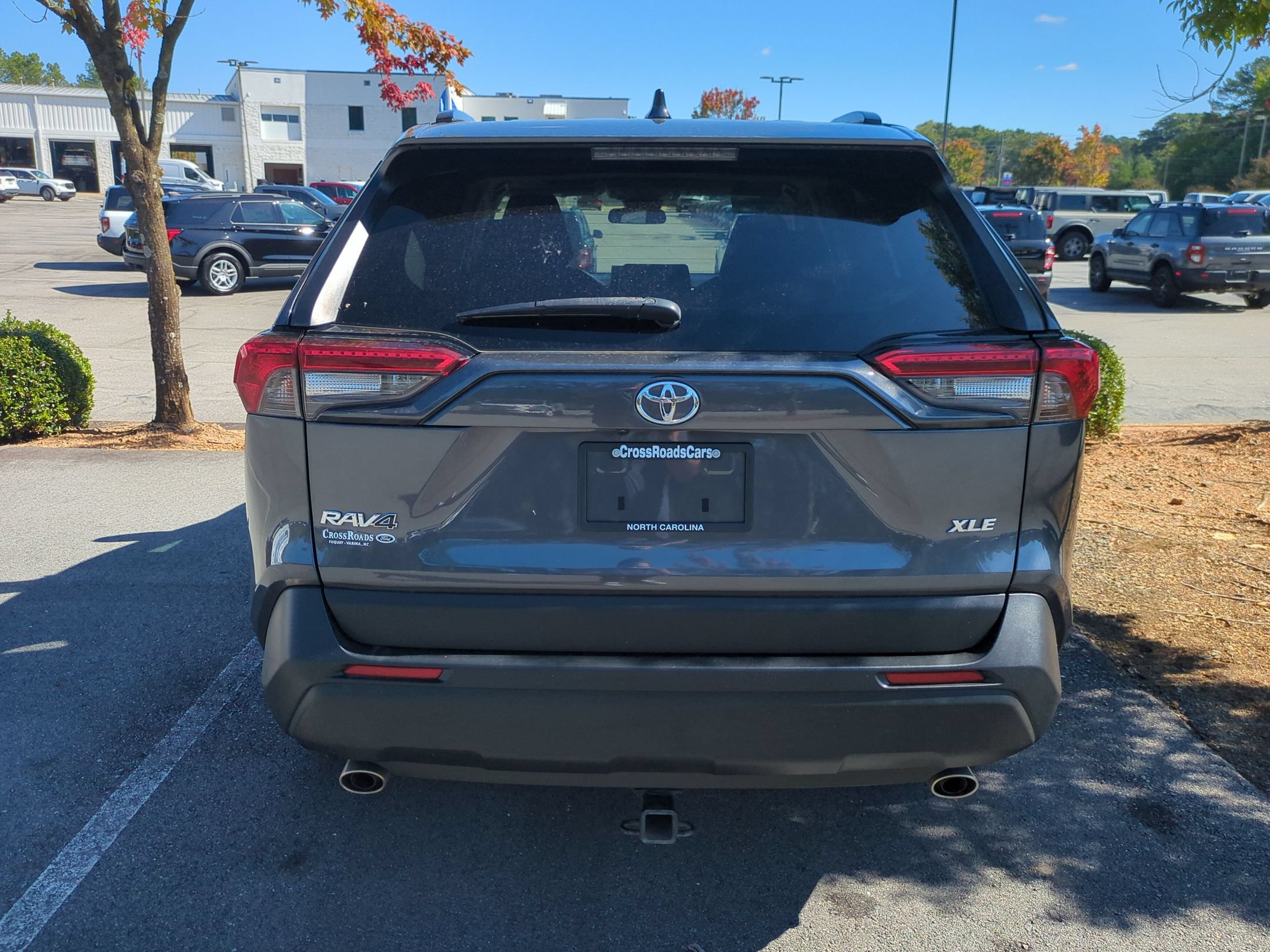 Used 2019 Toyota RAV4 XLE FWD image 4