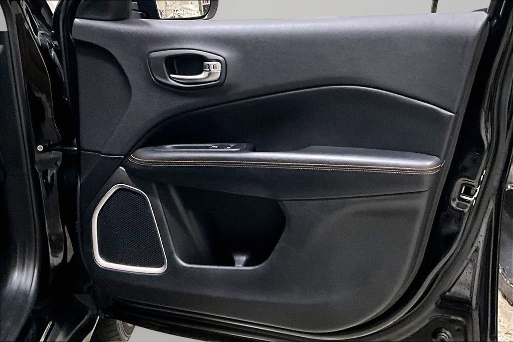 Used 2018 Jeep Compass Limited w/ Navigation Group image 27