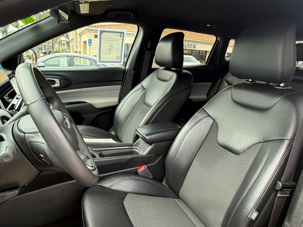 Used 2024 Jeep Compass Latitude AWD/4WD image 9