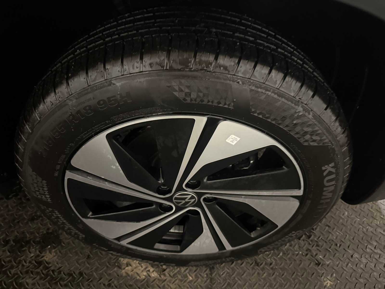 Certified 2025 Volkswagen Taos SE w/ Panoramic Sunroof Package image 12