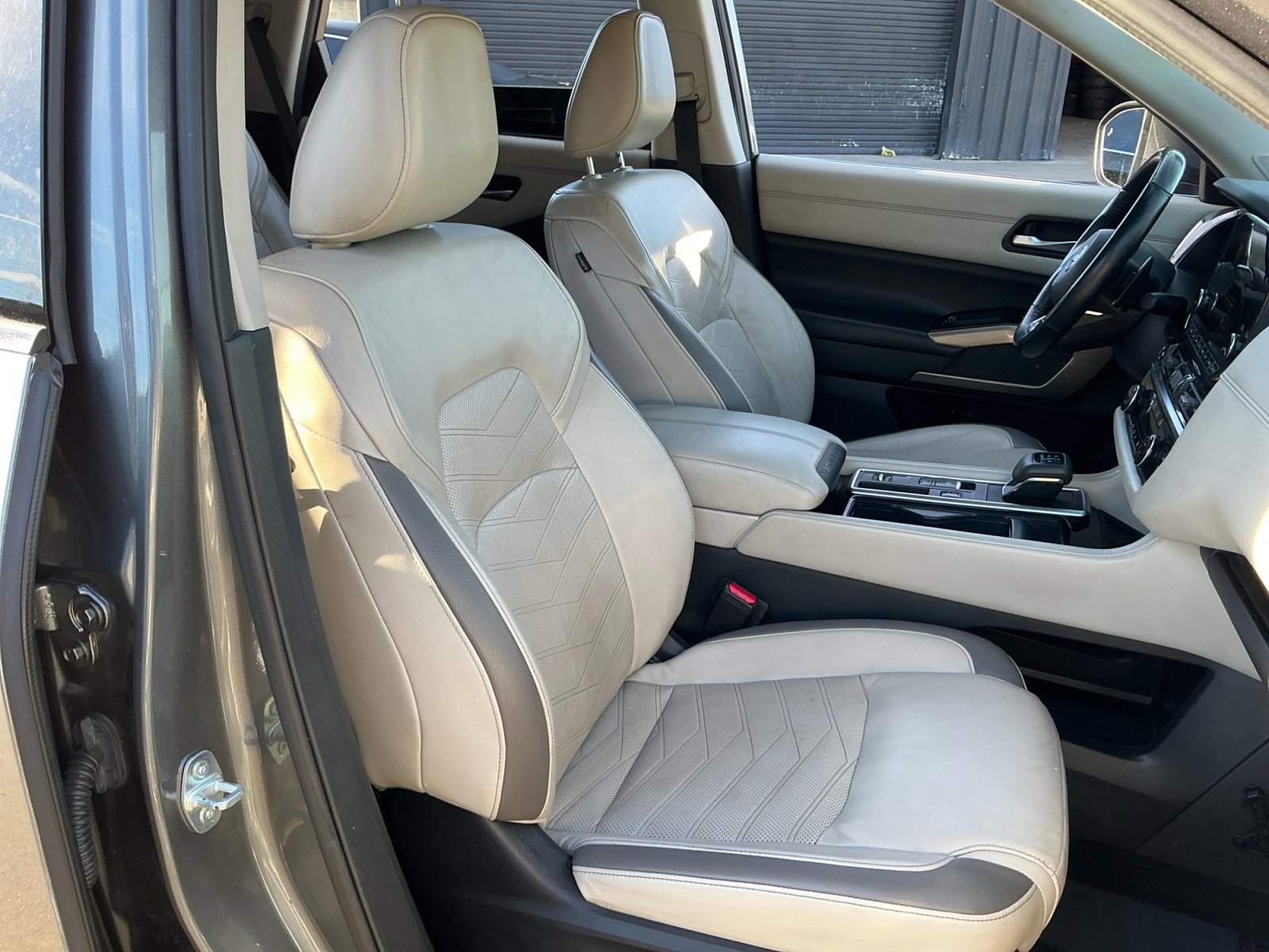 Used 2022 Nissan Pathfinder Platinum w/ Cargo Package image 21