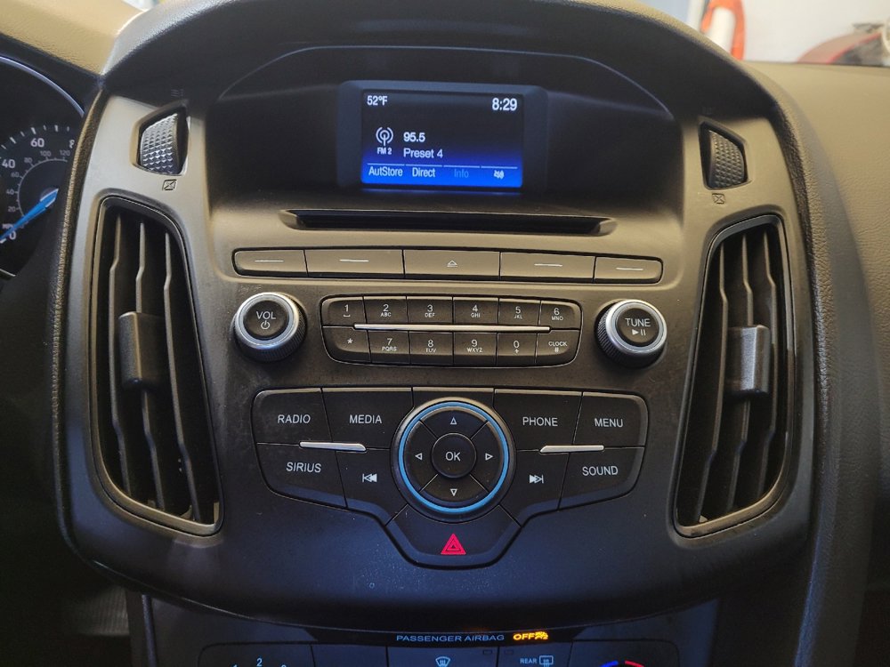 Used 2017 Ford Focus SE image 25