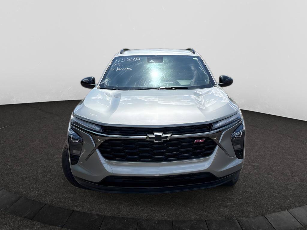 Used 2025 Chevrolet Trax RS w/ Driver Confidence Package FWD image 2