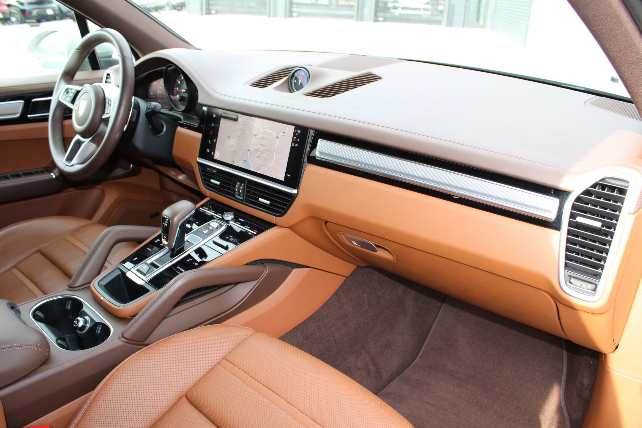 Certified 2023 Porsche Cayenne Platinum Edition image 28