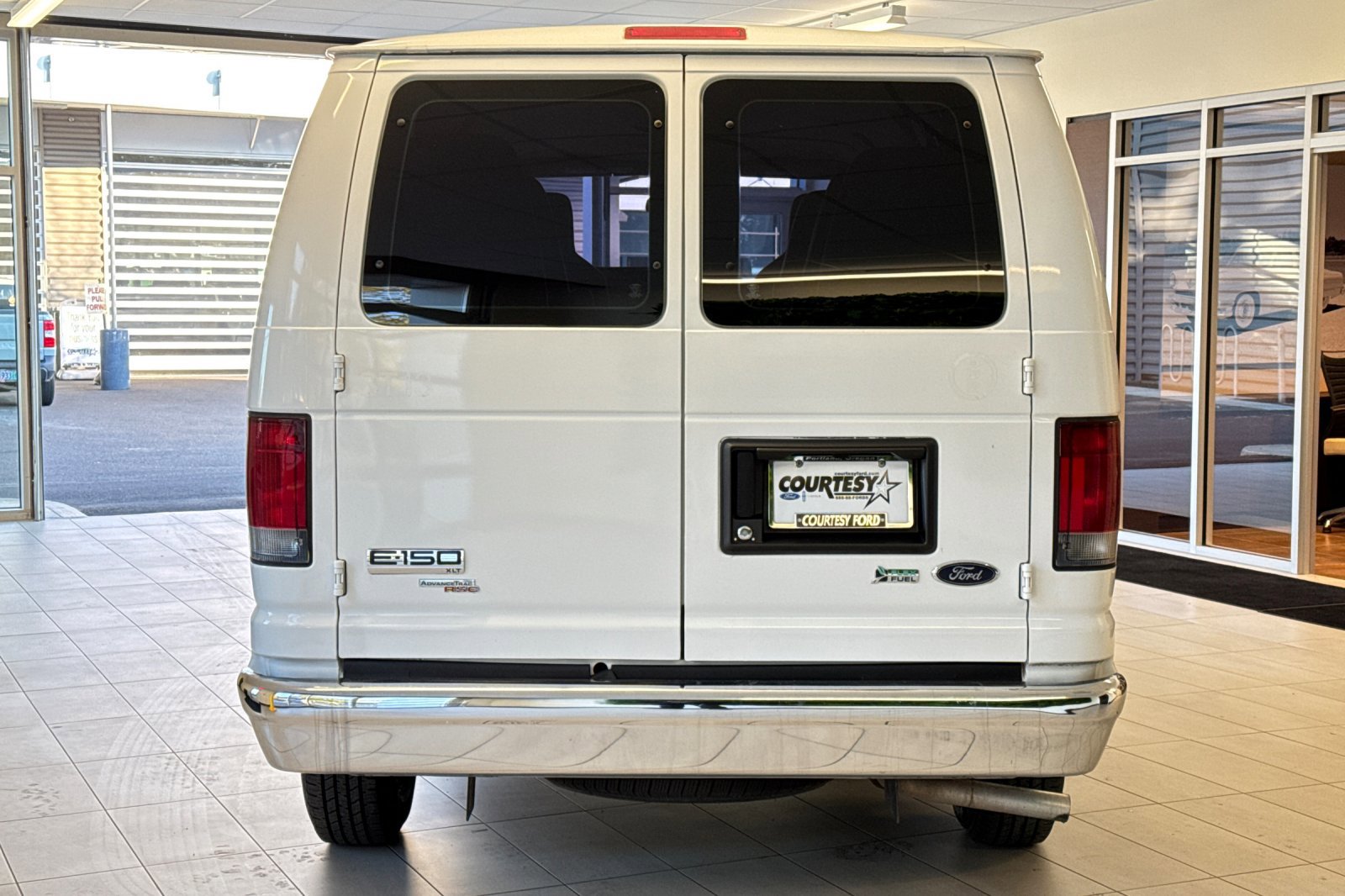 Used 2012 Ford E-150 and Econoline 150 XLT image 5