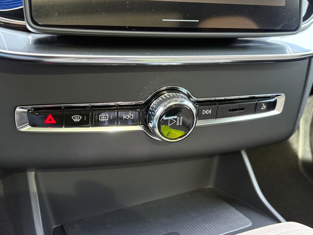 New 2026 Volvo XC90 T8 Core w/ Protection Package Premier image 16