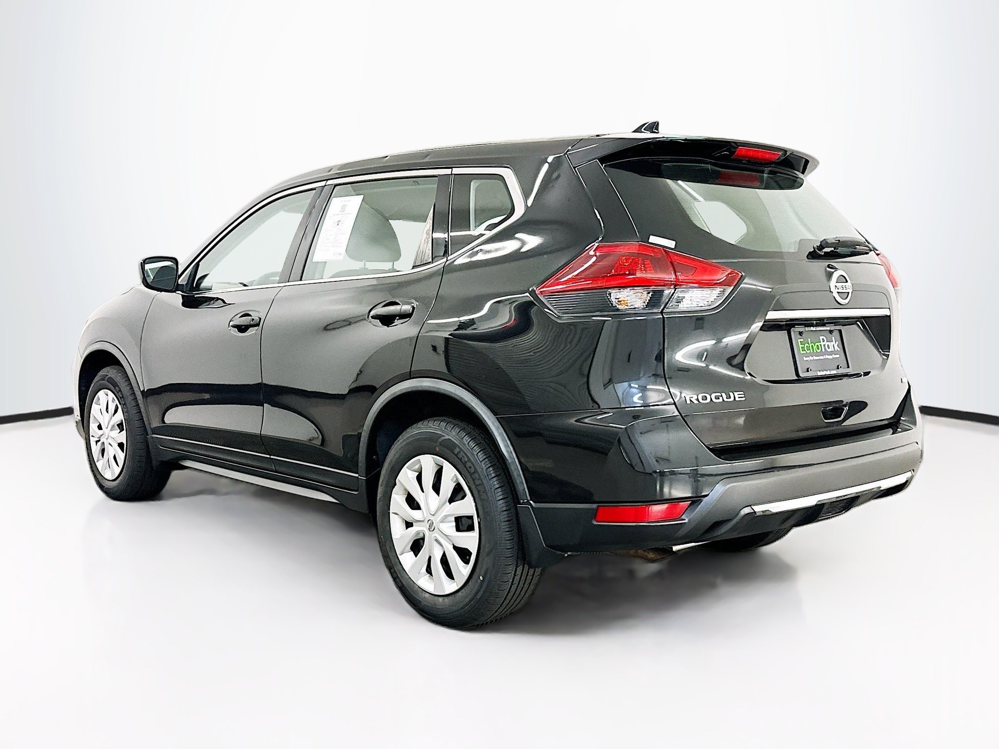 Used 2018 Nissan Rogue S AWD/4WD image 5