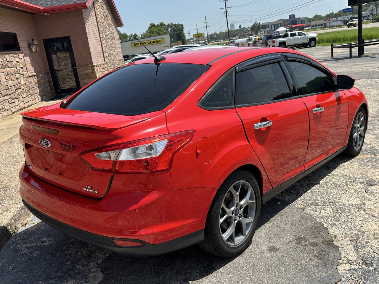 Used 2014 Ford Focus SE w/ Equipment Group 201A FWD image 9