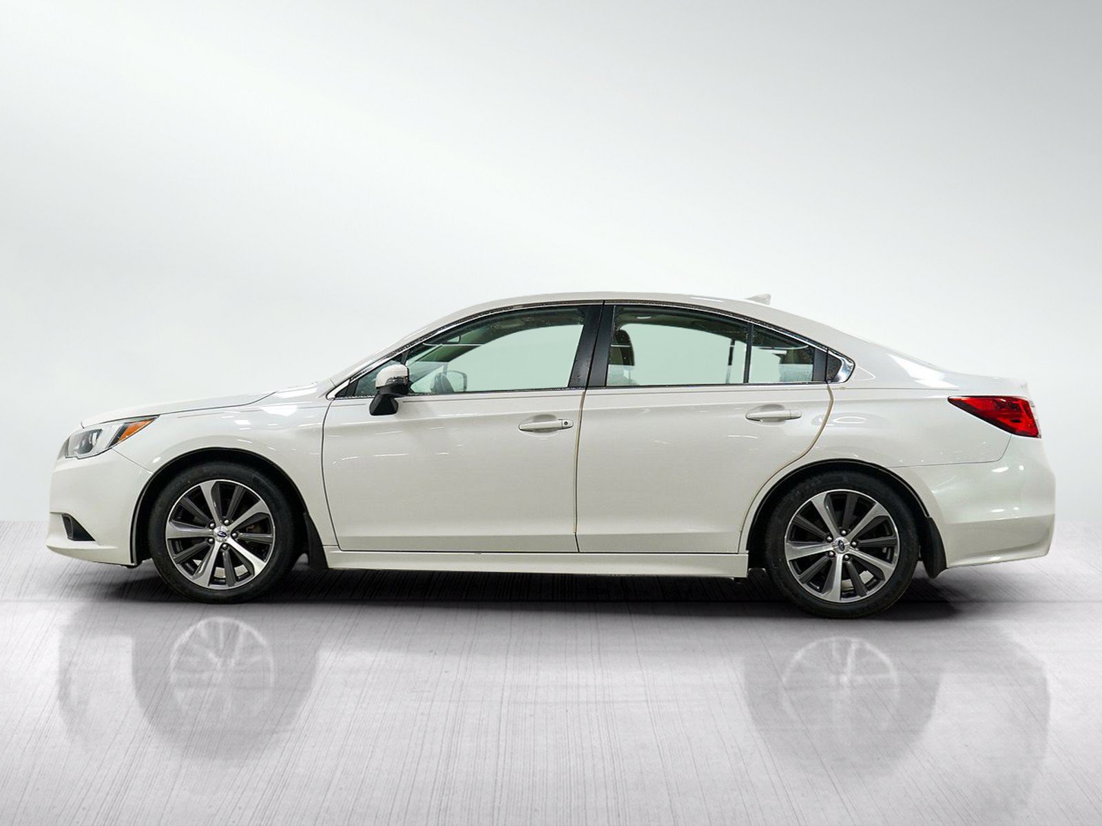 Used 2016 Subaru Legacy 3.6R Limited AWD/4WD image 2