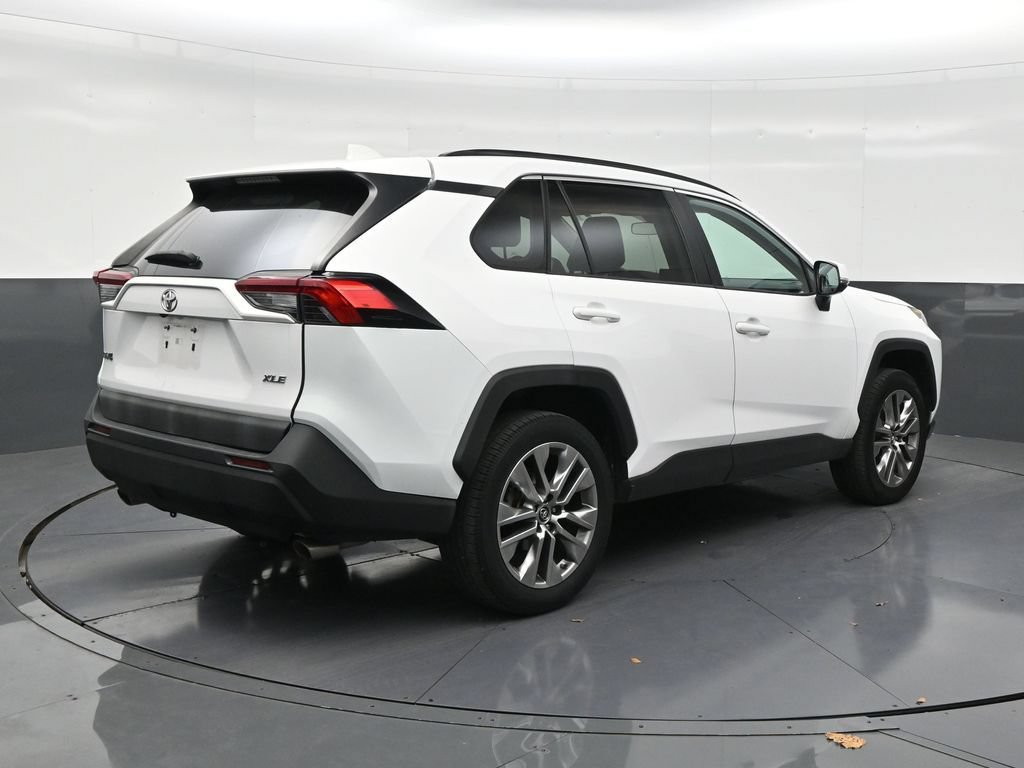 Used 2019 Toyota RAV4 XLE Premium FWD image 5