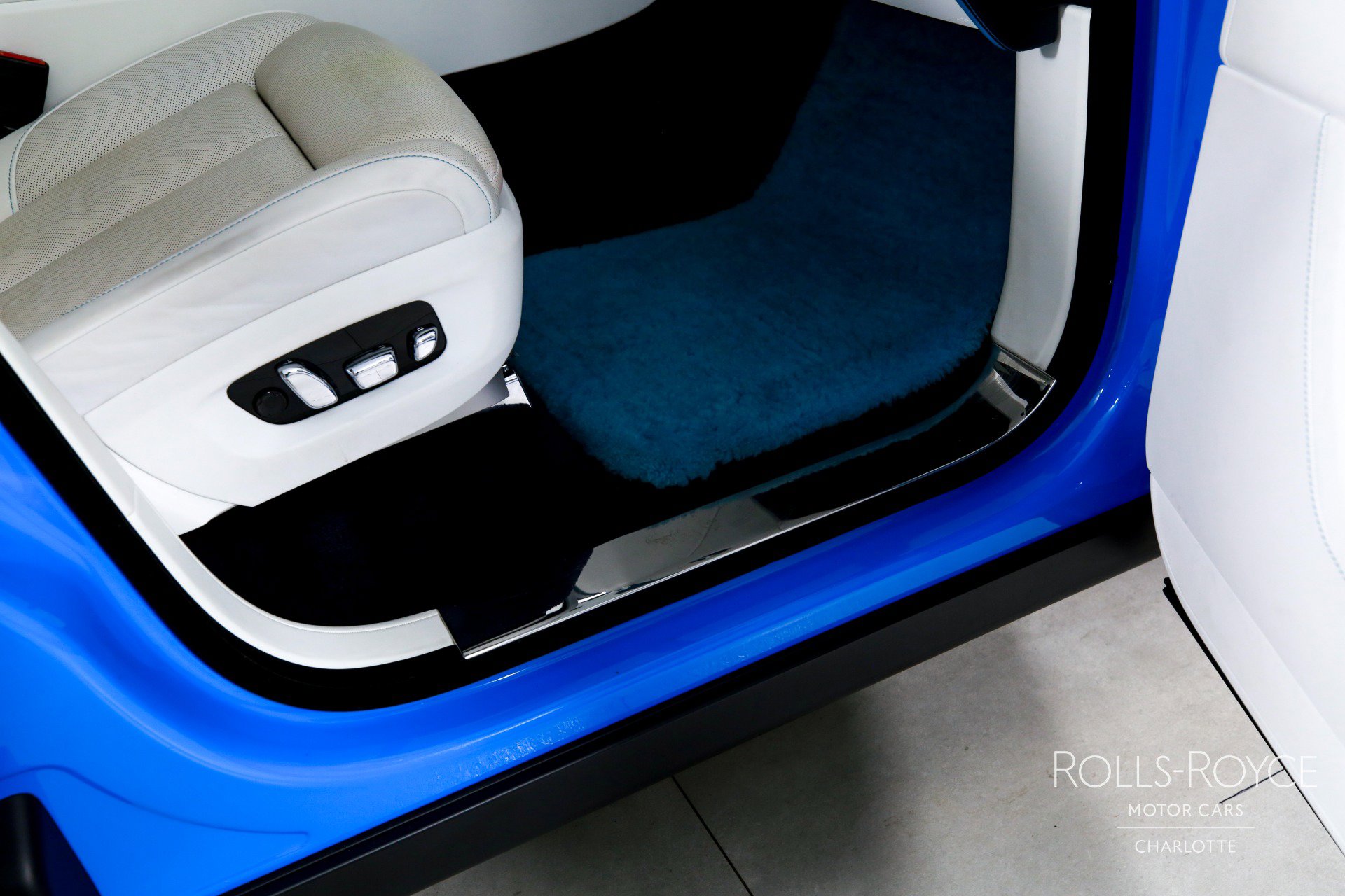 Used 2023 Rolls-Royce Cullinan image 34