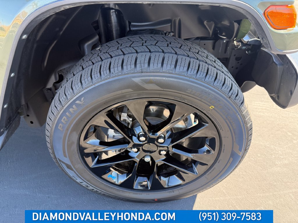 Used 2023 Jeep Wrangler Unlimited Sahara AWD/4WD image 33