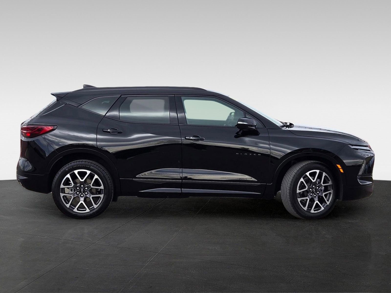 Used 2025 Chevrolet Blazer RS image 3