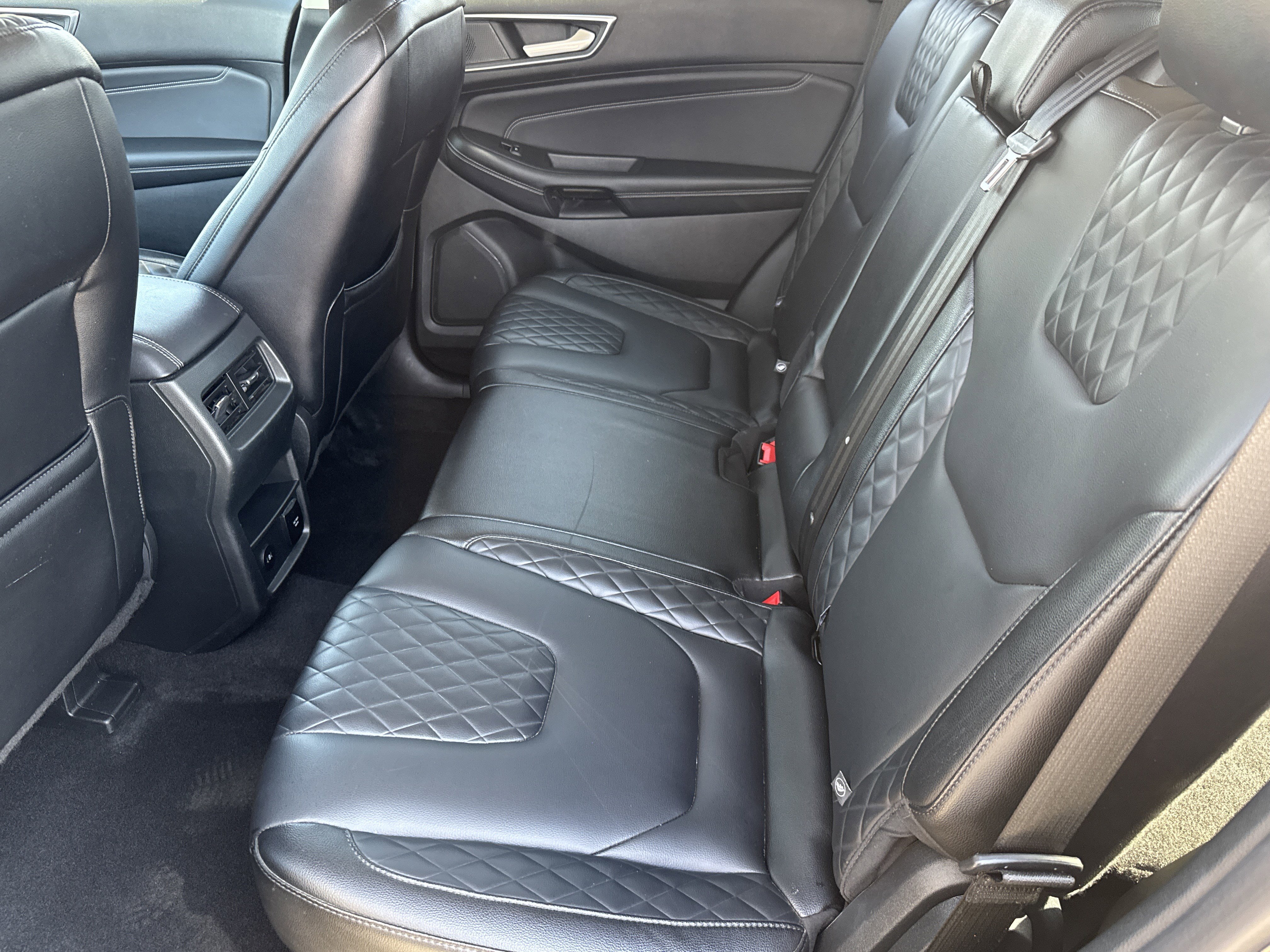 Used 2024 Ford Edge Titanium image 6