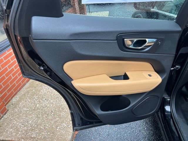 Used 2019 Volvo XC60 T6 Momentum w/ Premium Package image 23