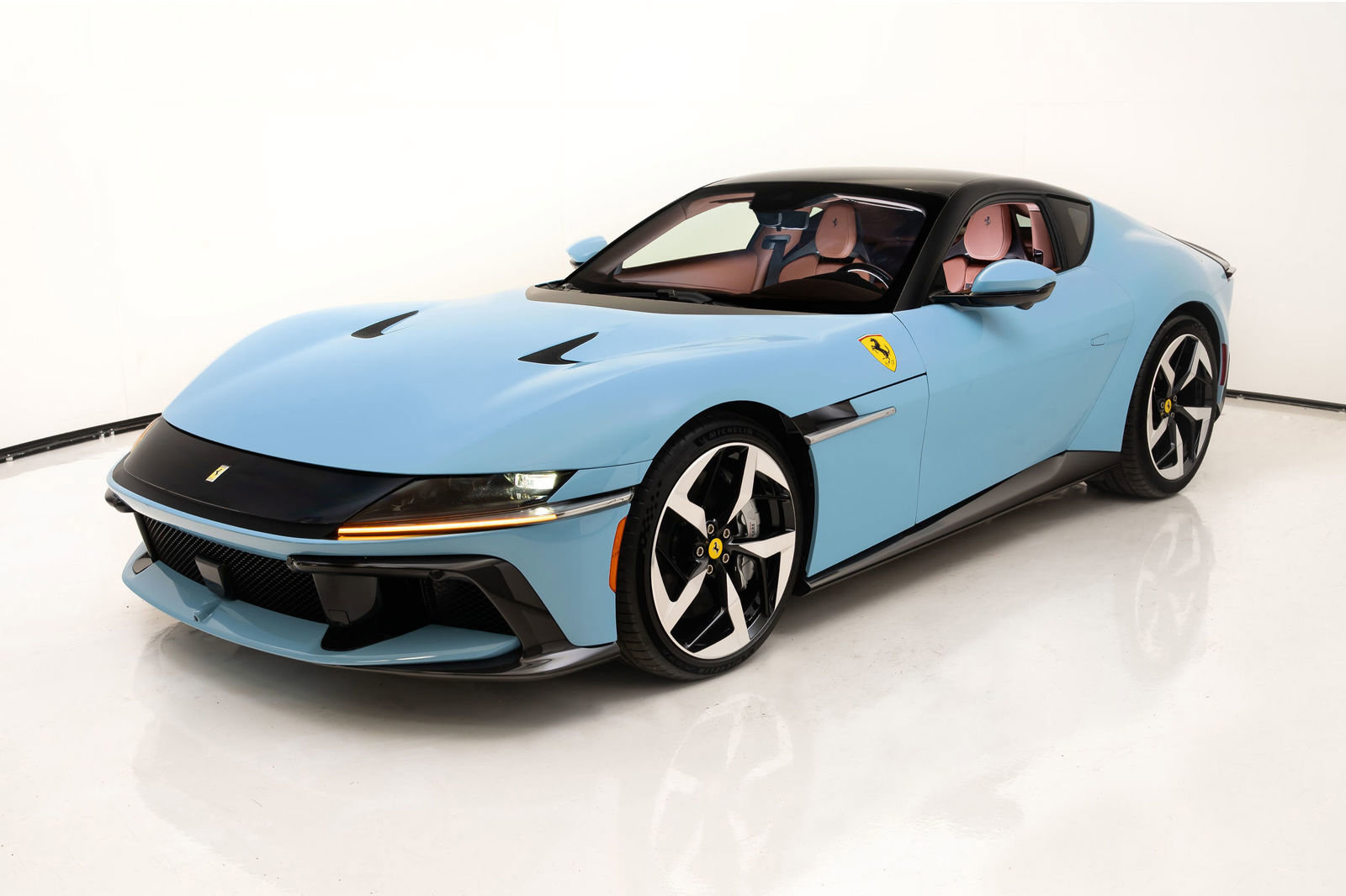 Certified 2025 Ferrari 12Cilindri RWD image 5