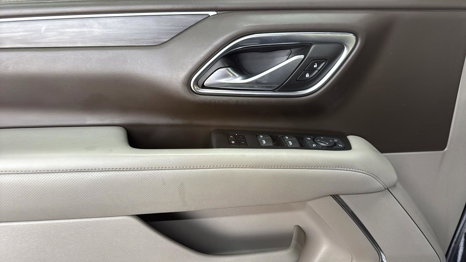 Used 2022 GMC Yukon XL SLT w/ SLT Luxury Package image 11