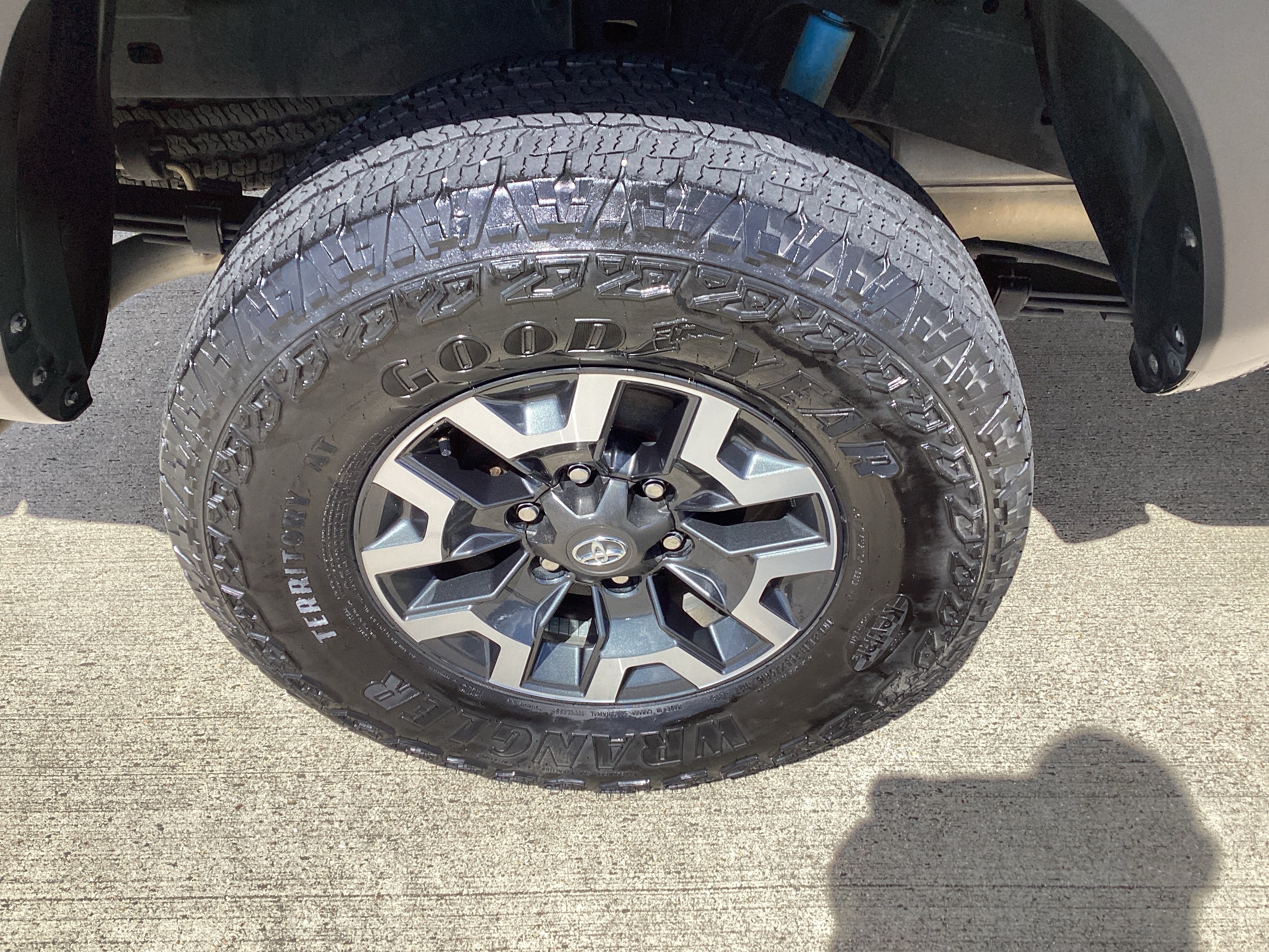 Used 2023 Toyota Tacoma TRD Off-Road AWD/4WD image 9