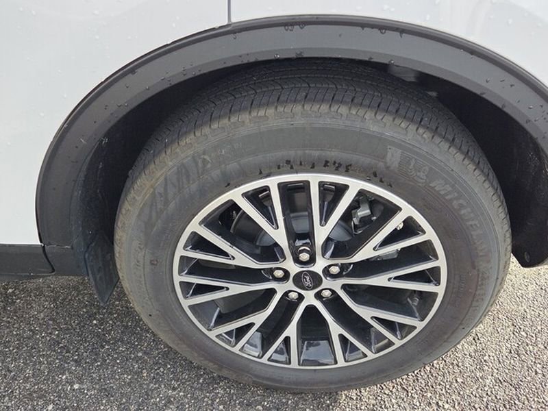 Used 2023 Ford Escape SE image 5