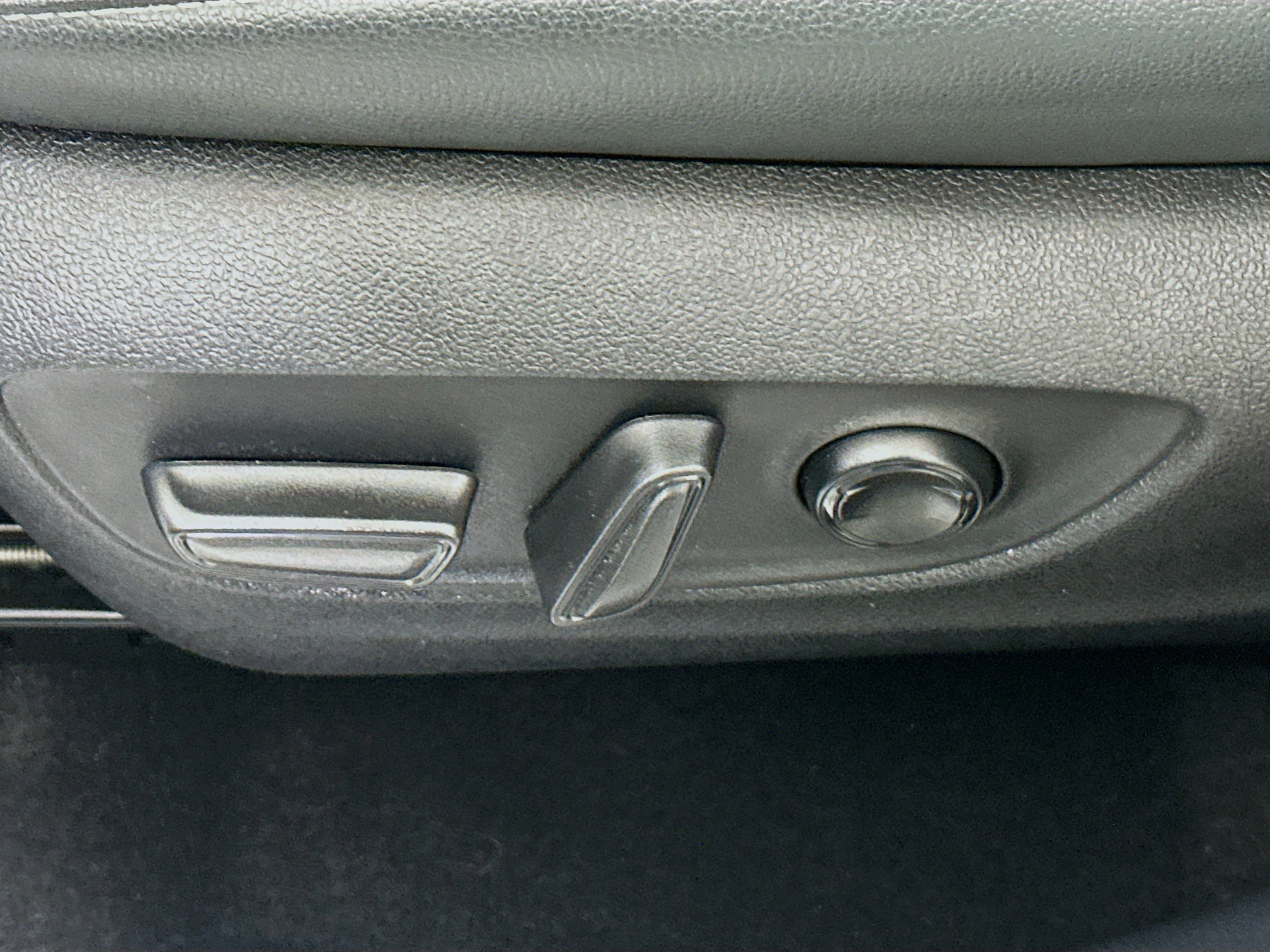 Used 2025 Toyota Grand Highlander AWD image 13