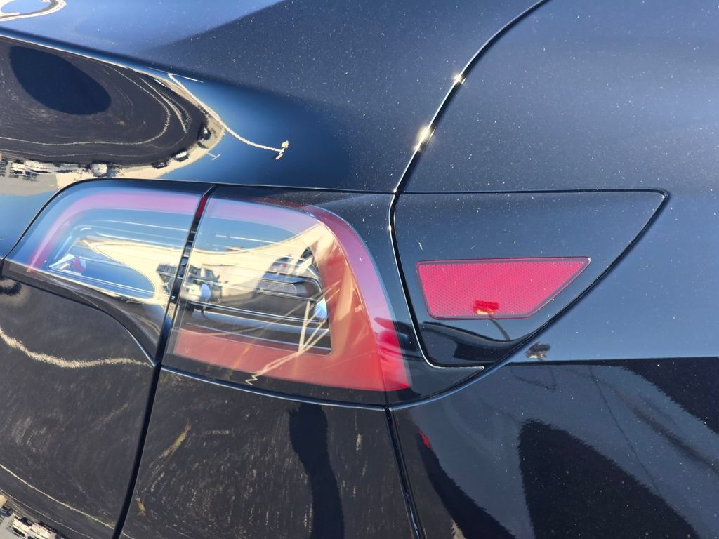 Used 2023 Tesla Model Y 2WD image 16