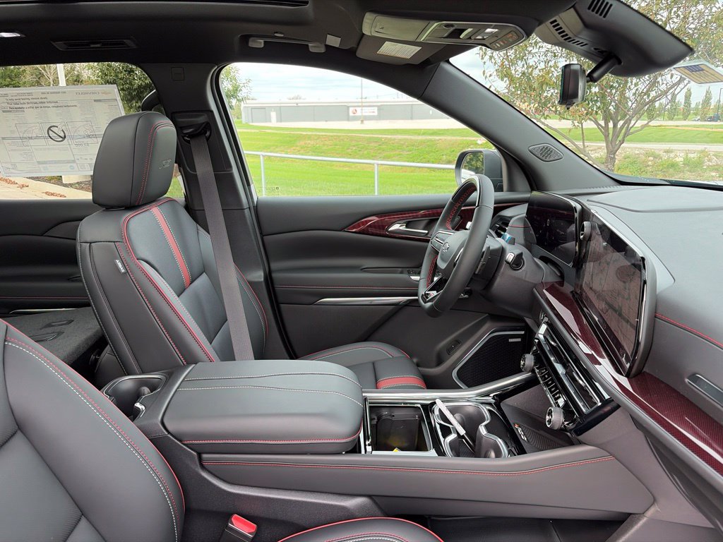 New 2027 Chevrolet Traverse RS w/ LPO, Floor Liner Package AWD/4WD image 32