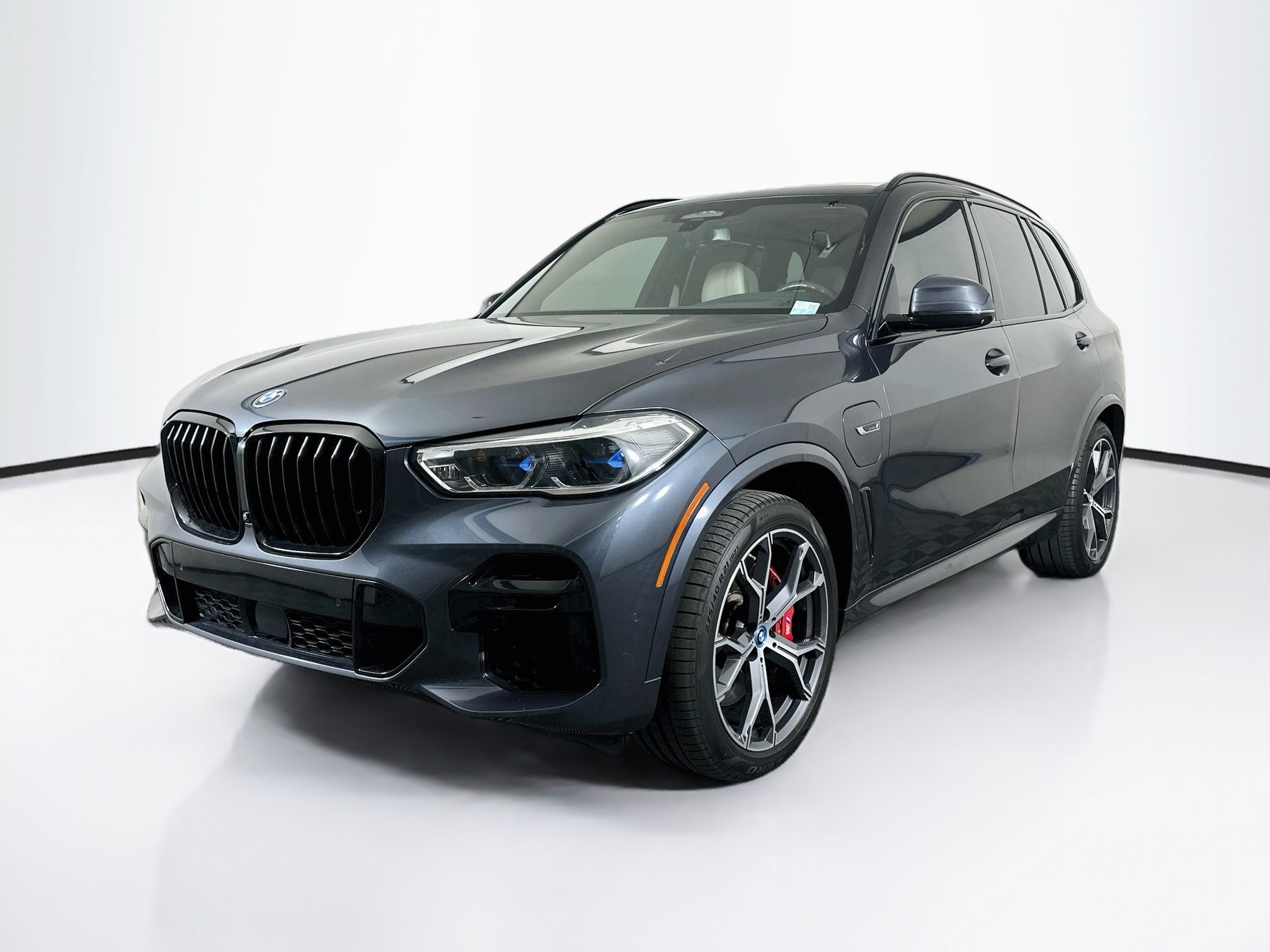 Used 2022 BMW X5 xDrive45e w/ M Sport Package AWD/4WD image 3