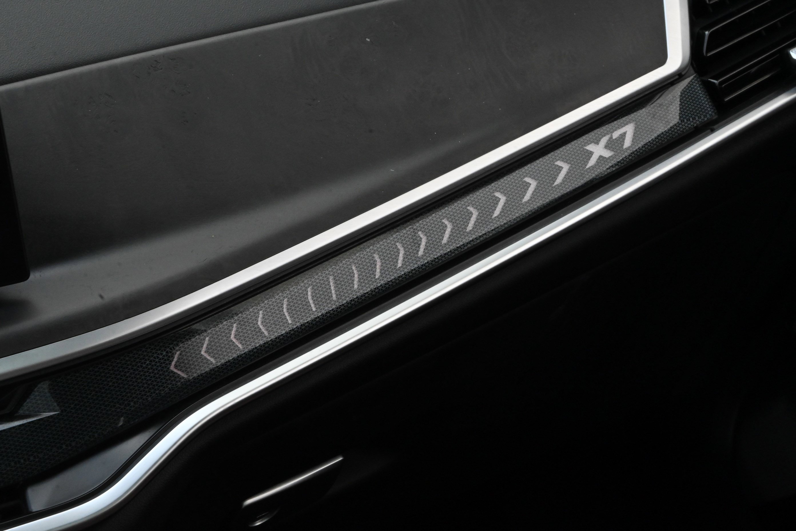 Used 2025 BMW X7 xDrive40i w/ Executive Package image 27