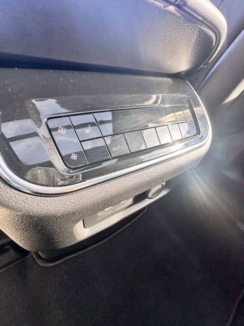 Certified 2025 Nissan Armada Platinum image 37