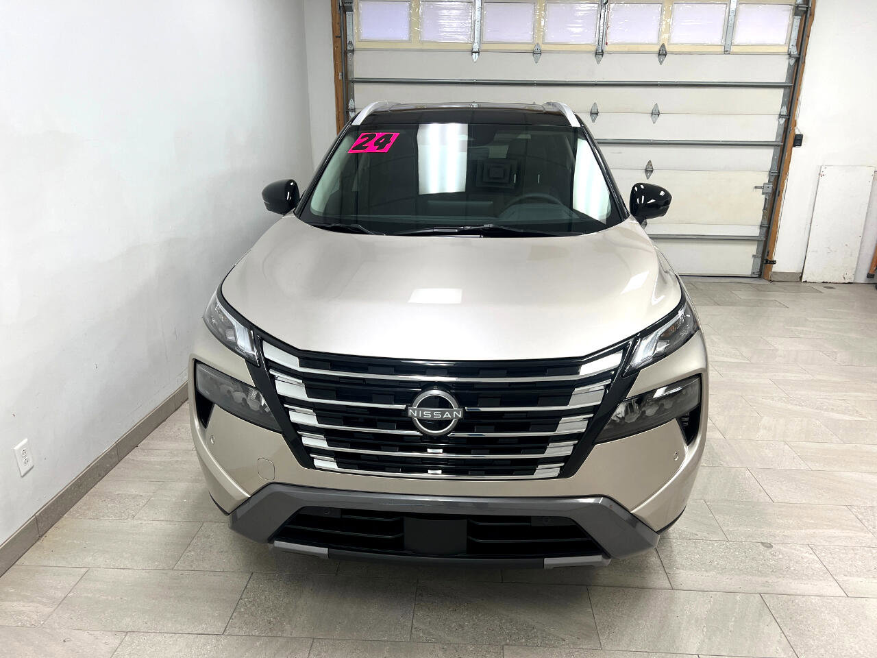 Used 2024 Nissan Rogue SL w/ SL Premium Package image 9