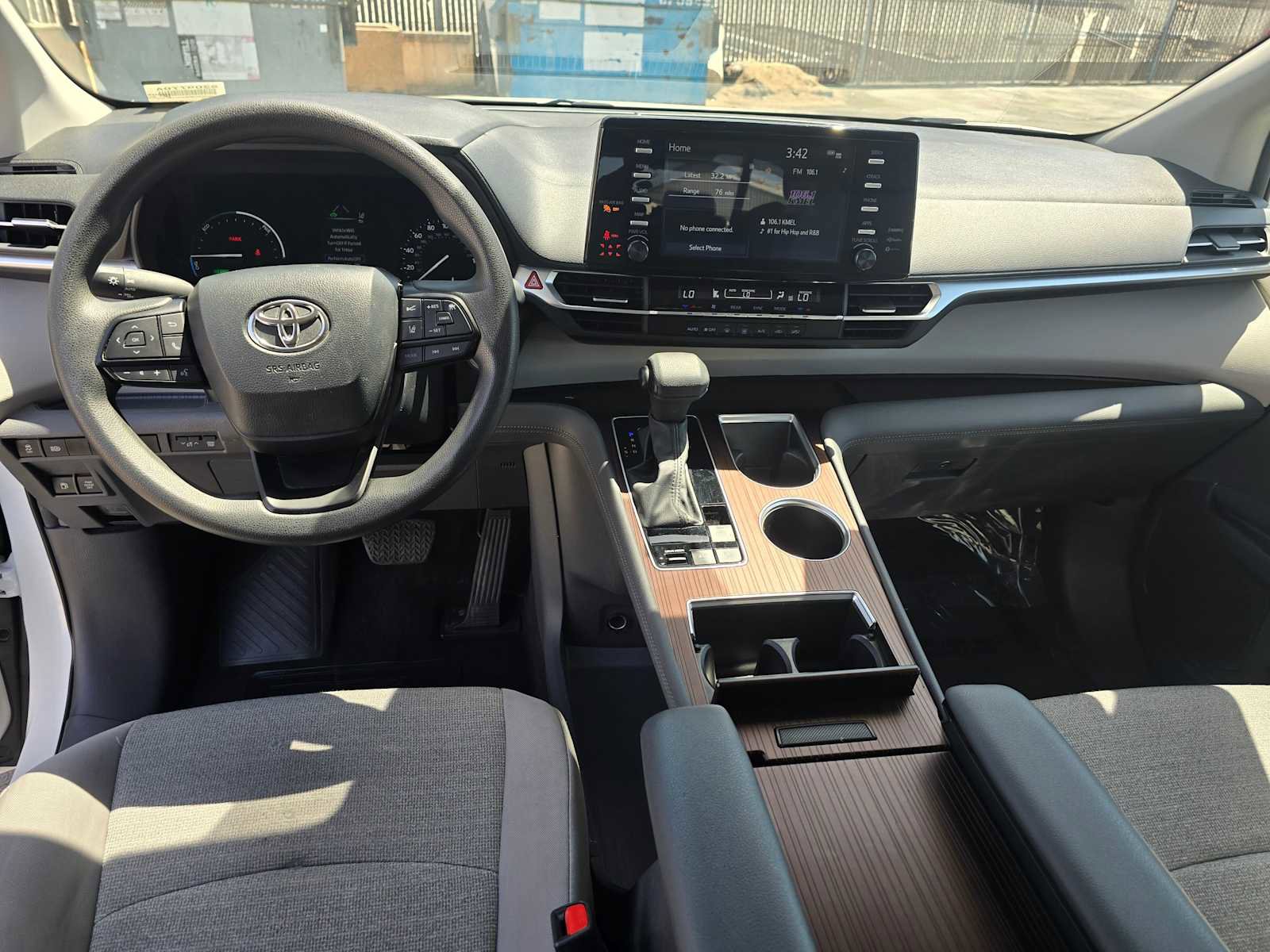 Used 2024 Toyota Sienna LE FWD image 20