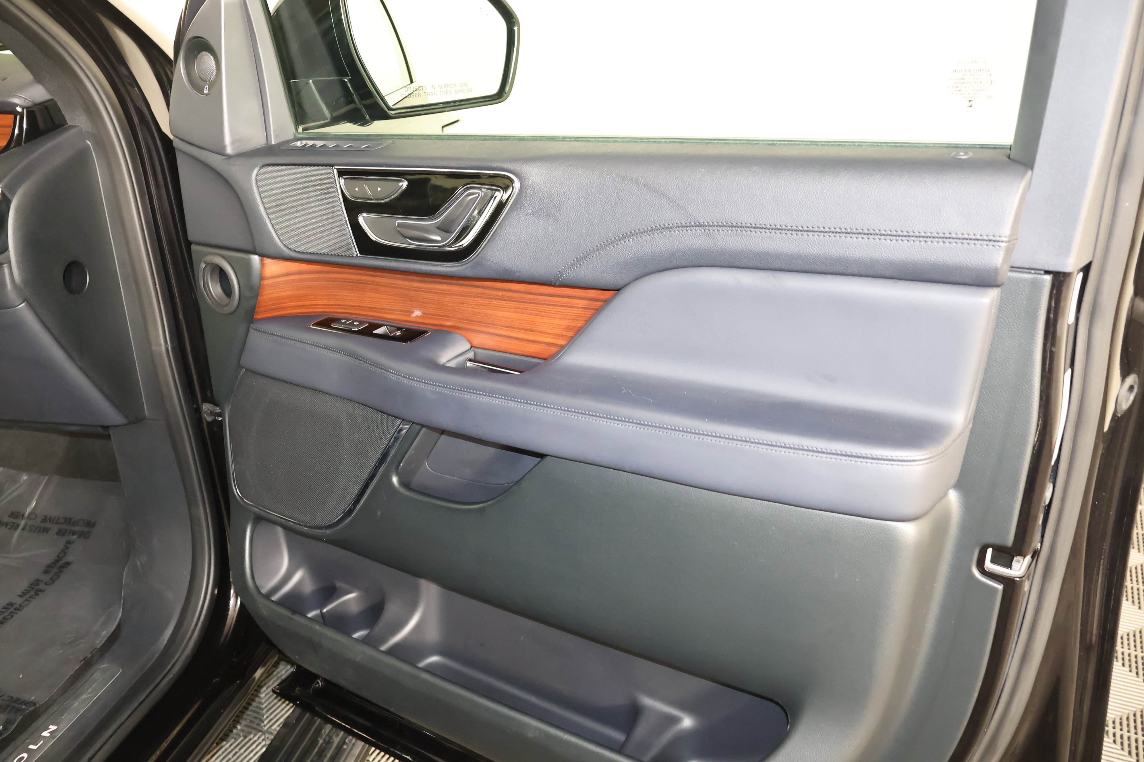 Used 2024 Lincoln Navigator Premiere image 44