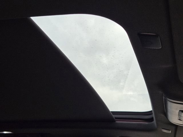 Used 2022 GMC Yukon SLT w/ SLT Premium Package image 10