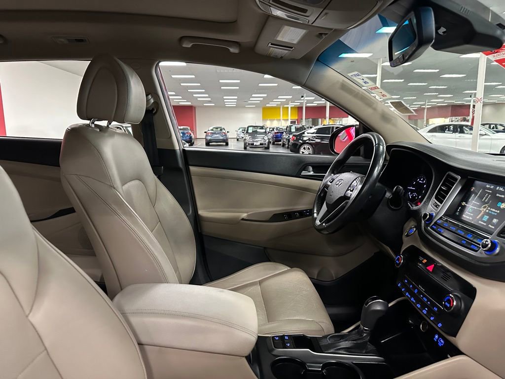 Used 2016 Hyundai Tucson Limited w/ Option Group 03 FWD image 31
