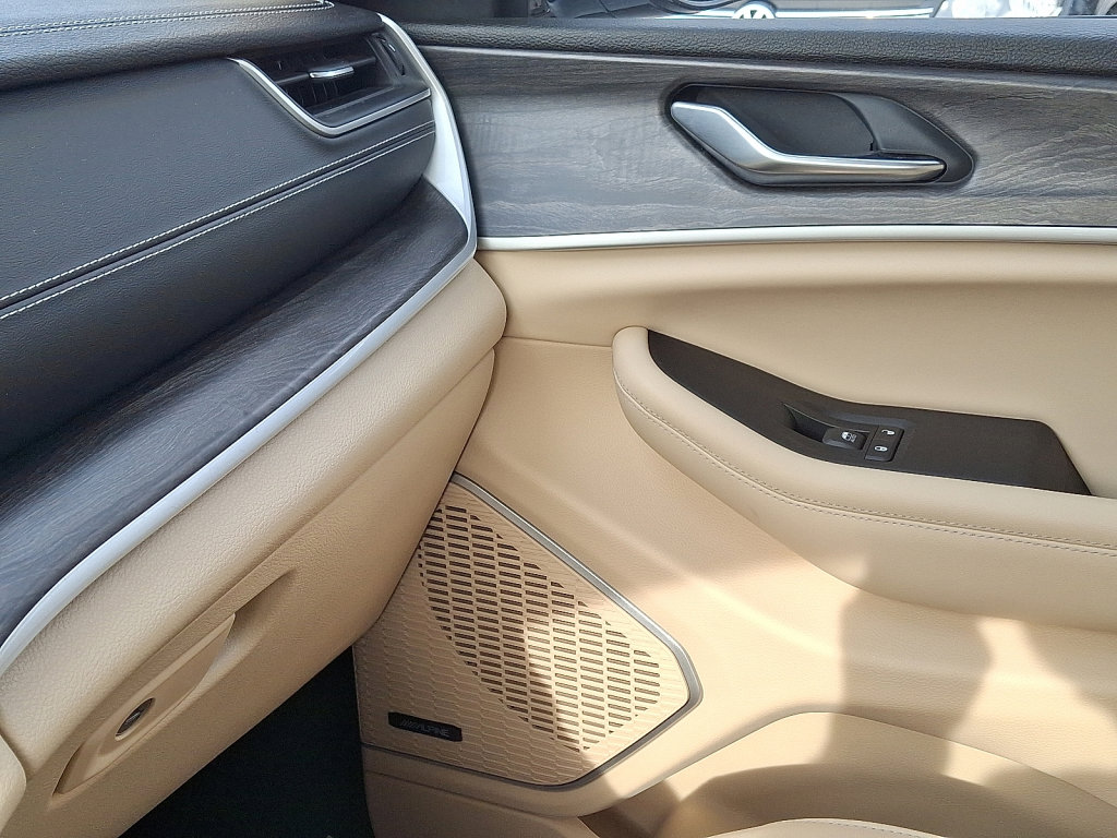 Certified 2022 Jeep Grand Cherokee L Limited image 31