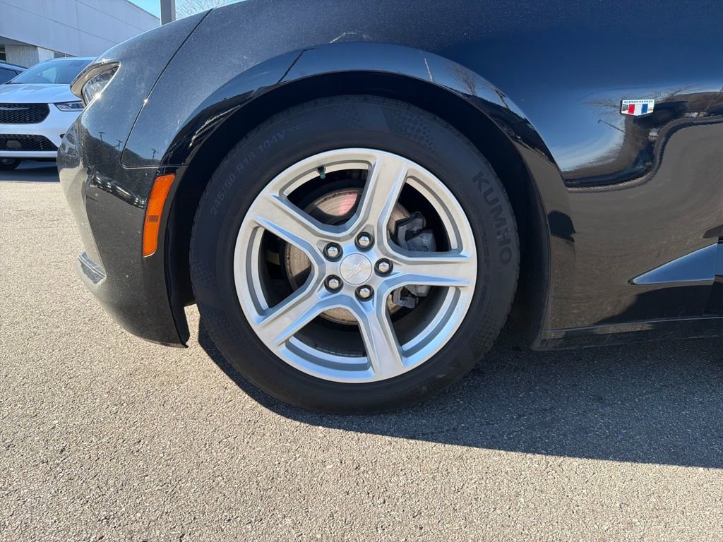 Used 2021 Chevrolet Camaro LT image 33