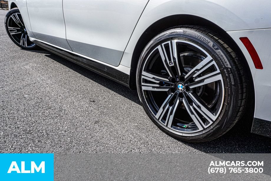 Used 2025 BMW i7 eDrive50 w/ M Sport Package RWD image 16