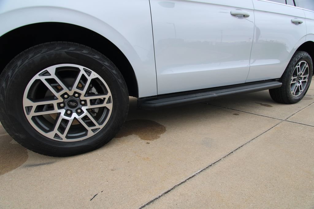 Used 2025 Ford Expedition Active image 11