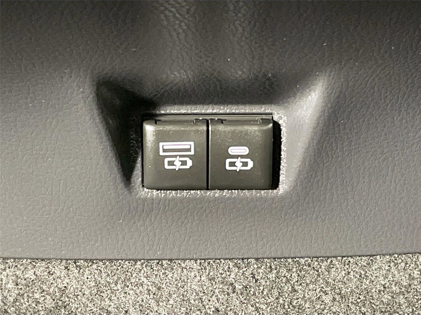 Used 2025 Toyota Camry LE image 25