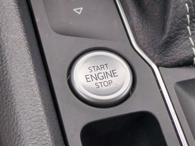 Used 2021 Volkswagen Atlas Cross Sport SE image 34